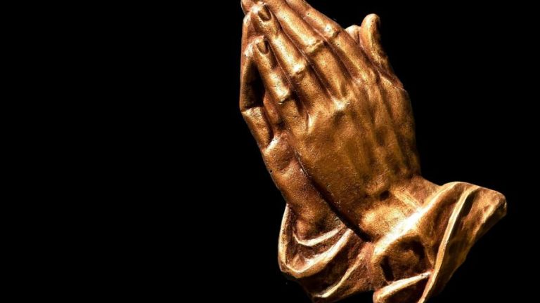 praying-hands-2539580_1920